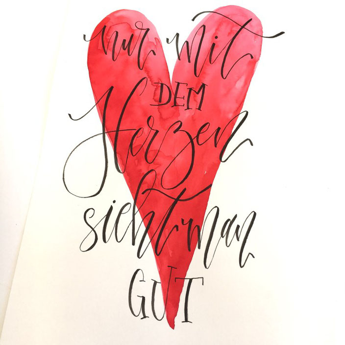 Lettering Zitat: Nur mit dem Herzen sieht man gut. Handlettering mit Herz von sonja.theresia für die Letter Lovers