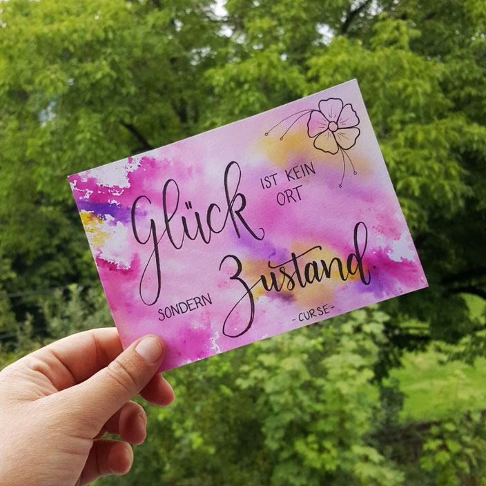 Handlettering Zitat Curse: Glück ist kein Ort sondern Zustand