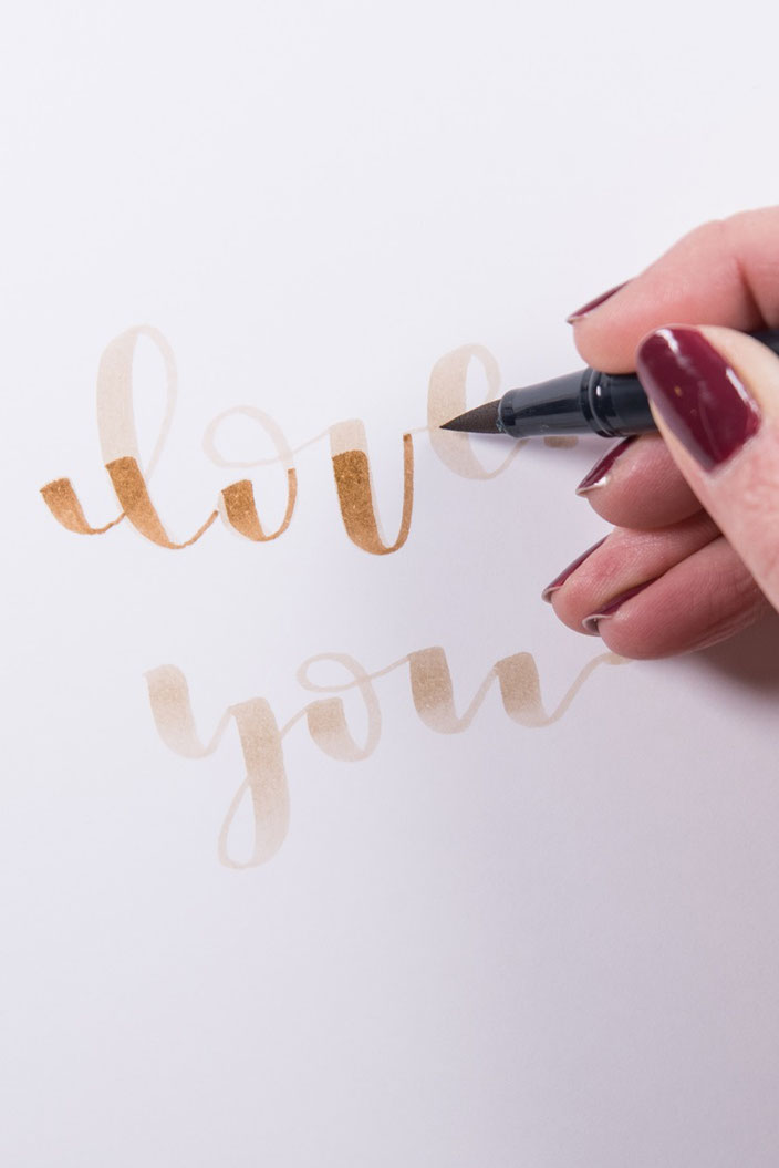 Tutorial Handlettering verblenden: Schritt 2 - in einer dunkleren Farbe nachmalen