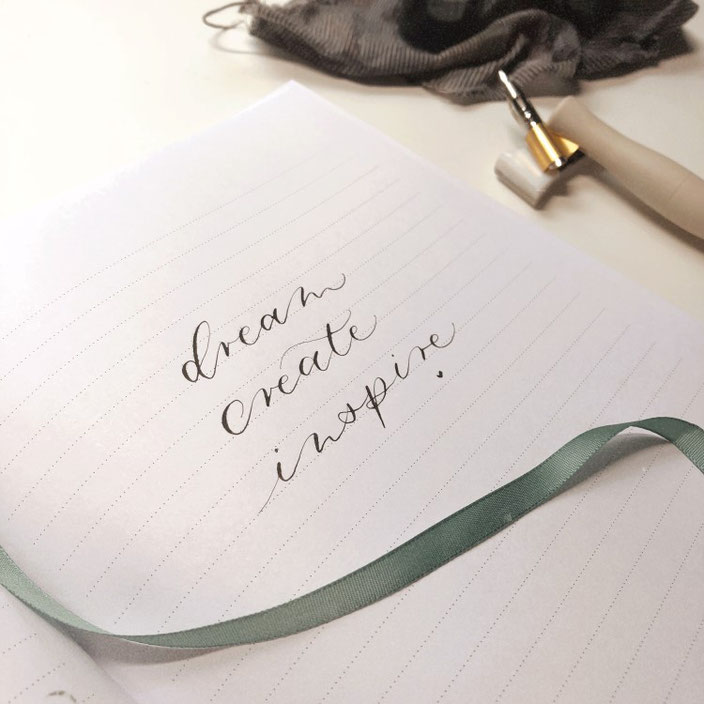 Lettering mit der Spitzfeder: dream create inspire