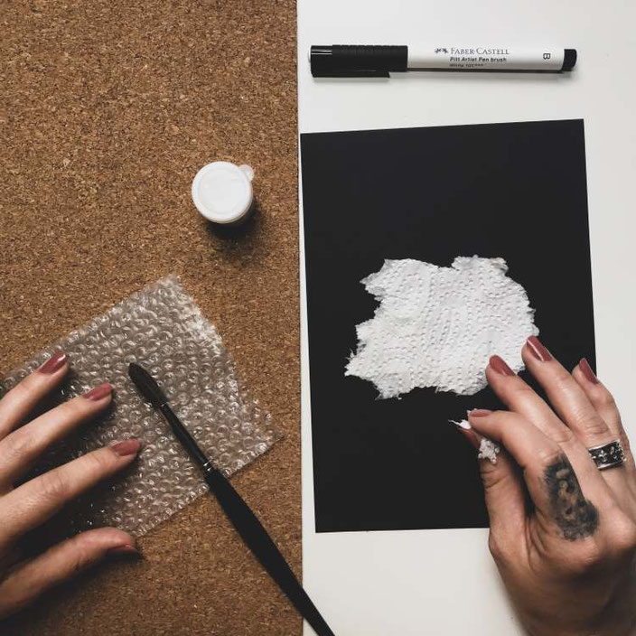 Lettering Hintergrund mit Noppenfolie gestalten - so funktionierts