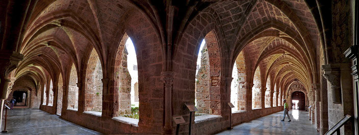 Säulengang Monasterio de Piedra