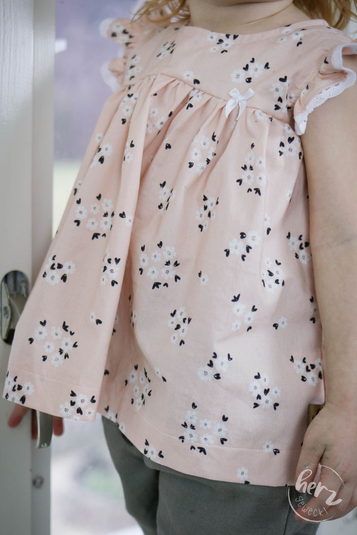 Leinenhose Ludwig Lässig, Bluse Cherry Blossom und Strickjacke
