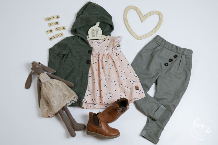 Leinenhose Ludwig Lässig, Bluse Cherry Blossom und Strickjacke