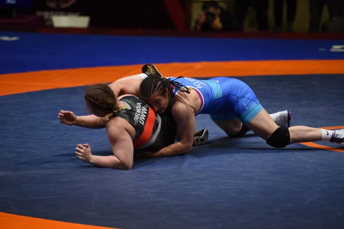 Im Finale um Platz 3 hatte Martina Kuenz (Blau) alles im Griff