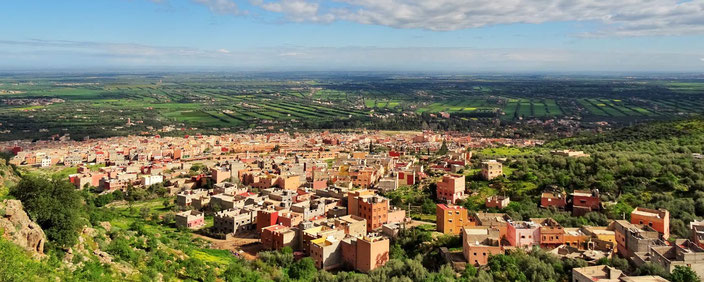 Marokko, weite Ebene, Stadt