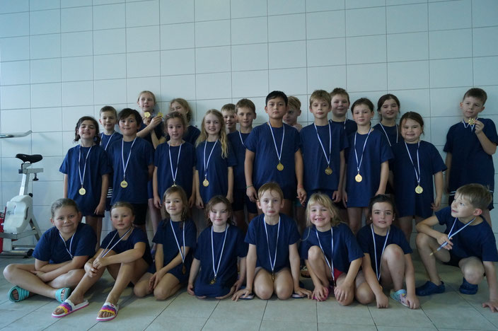 Ihre ersten Medaillen erhielten die Jüngsten der ATSC-Schwimmabteilung in Hemmoor.