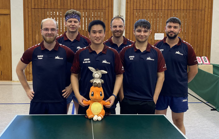 Sie waren ein Jahr lang Bezirksoberligaspieler (v.l.): Hagen Bluhm, Leander Wendt, Hoa Nam Nguyen, Justin Martins de Sousa, Kevin Acker und Max Langewitz. 