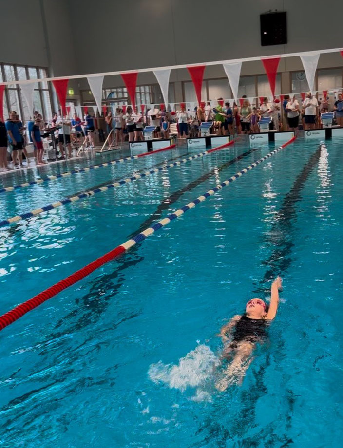 Beim Schwimmertreffen durfte Kiana Di Nuzzi ihren ersten offiziellen Wettkampf bestreiten. Foto: Sara Di Nuzzi
