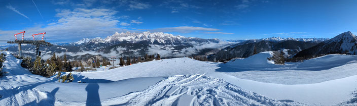 So sieht's doch aus: das Panorama vom höchstgen Punkt der Reiteralm. Foto: put