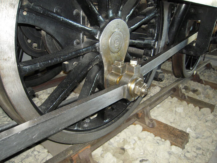 輸入当時のビックエンドはフォークエンド状をしていて、連結棒のアイエンドが挿入されていた。