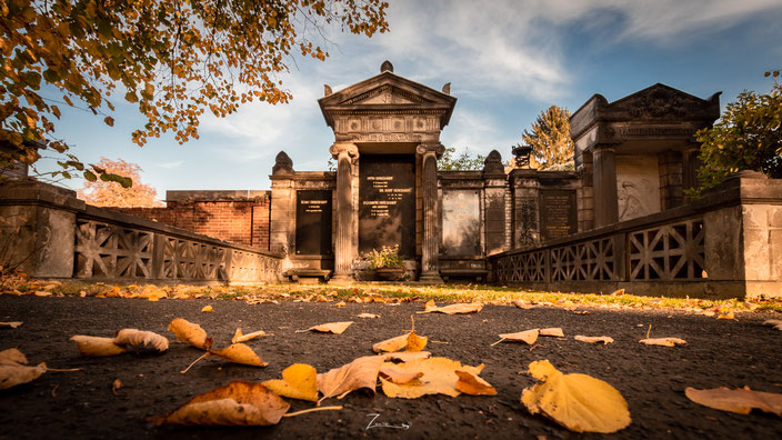 Herbst an dem alten Grab