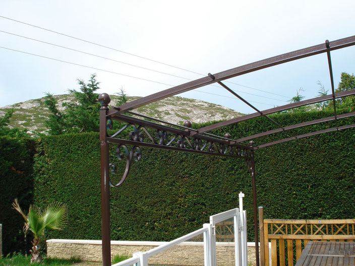 pergola treille tonnelle fer forge bormes les mimosas lavandou hyères toulon var ferronnerie art ferronnier forgeron by thibault KLUKASZEWSKI with forge et style