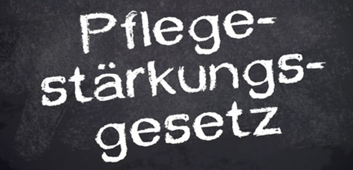 Tafel mit der Aufschrift "Pflegestärkungsgesetz"