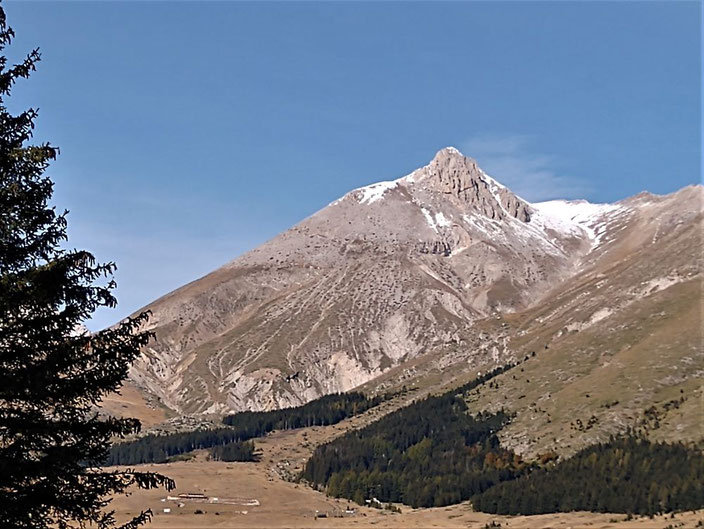 Monte Camicia, 2580 Meter, in seiner ganzen Schönheit von unten