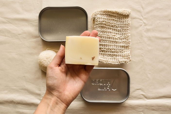 Plastikfrei auf Reisen Travel Kit mit Dose, fester Seife, Sisalsäckchen RiekesBlog