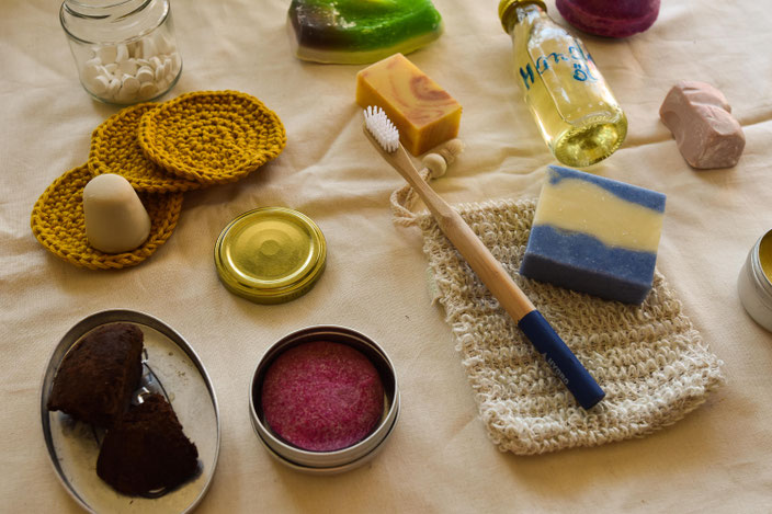 Auf einen Blick: Diese Firmen verkaufen plastikfreie Naturkosmetik, Seifen und co. | Plastikfrei im Badezimmer Part 2 RiekesBlog