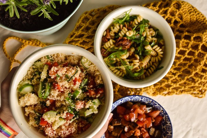 Vegan grillen: Diese 3 Salate dürfen auf der nächsten Grillparty auf keinen Fall fehlen. Couscous im Fokus. RiekesBlog