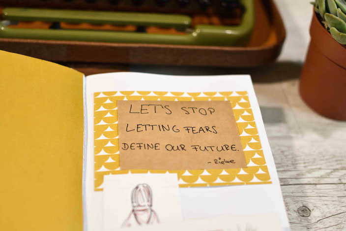 Art Journal mit Spruch: Let's stop letting fears define our future