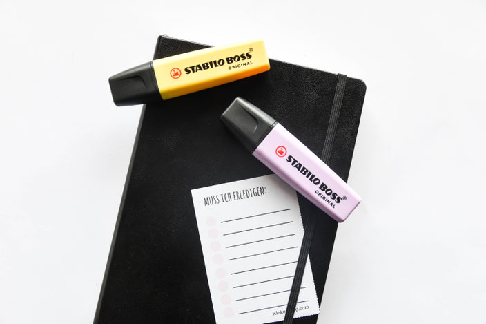 BulletJournal, Textmarker und eine To Do Liste (Flatlay)