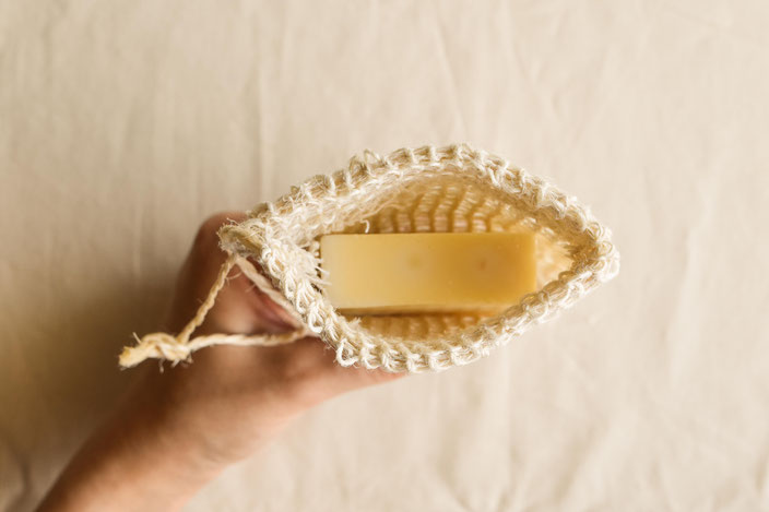 Plastikfrei auf Reisen Travel Kit: feste Seife in Seifensäckchen RiekesBlog