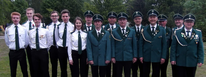 Kordeln und Eicheln für die erfolgreichen Schützen beim Bataillonsschießen 2019