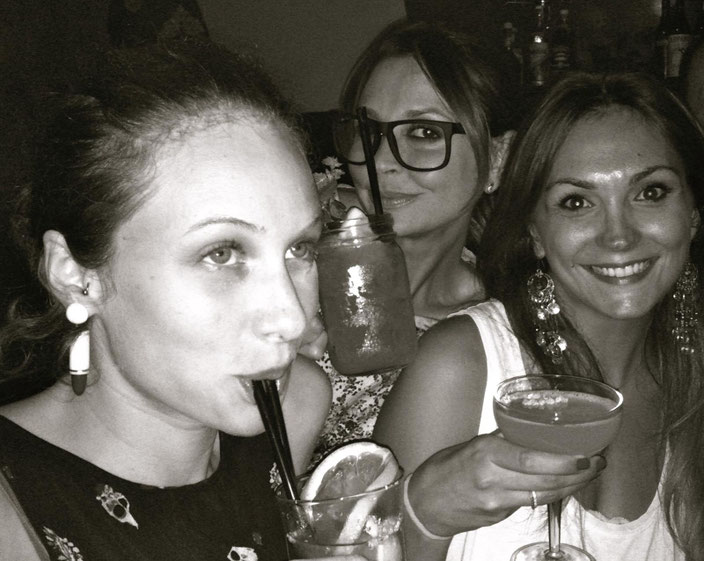 Elda con le sue amiche Diletta e Martina. Courtesy of Elda Alvigini