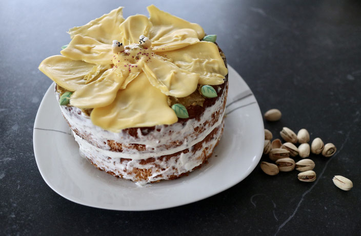 Möhrenbiscuit mit Pistaziencreme