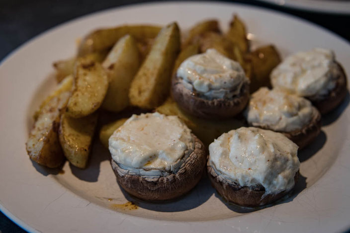 Vegetarische Grillbeilage: gefüllte Champignons