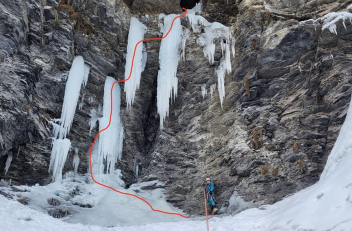 Eisklettern, Mixed, Mixed climbin, Mixed klettern, drytooling BEO, Berner Oberland, Schweiz, öschiwald, Reise ins Reich der Eiszwerge, Kandersteg, Oeschiwald