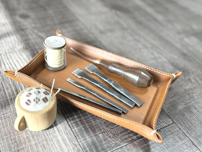 森革工房・Ateliermoricobo・革教室・レザークラフト教室・手縫い・ミシン・菱目打ち・手縫い糸meisi・へりおとし