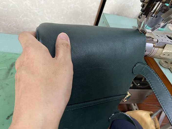 革コートリメイクでトートバッグとショルダーバッグを作ります。