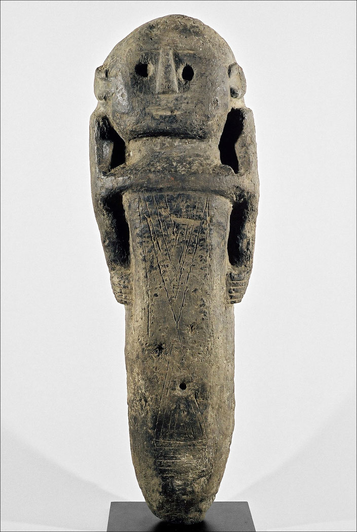 Towindo carved stone statue, pre-Shona, Zimbabwe, 14th. c. • 61 cm • Serpentine • Private collection • Courtesy of Pierre Dartevelle Gallery, Brussels