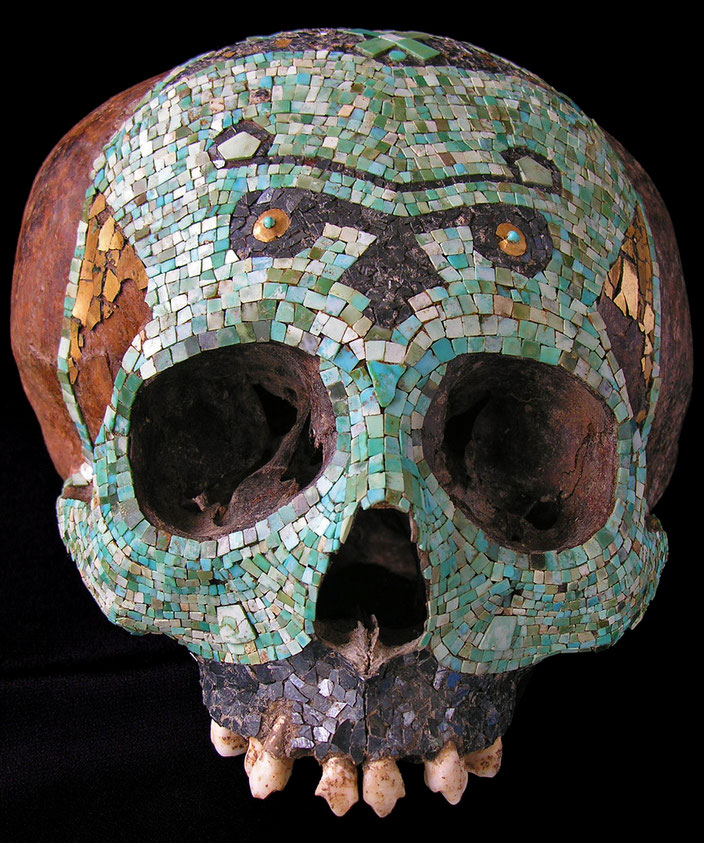 Human skull decorated with a polychromic mosaic • Mixtec-Aztec, Mexico • 1300-1521 A.D. • Tessels of turquoise, hematite and tumbaga gold sheets • H. 14.5 cm • Private collection