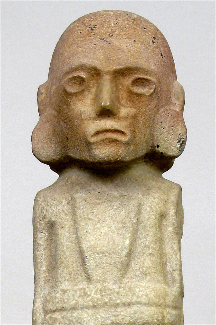 Precolumbian male figure, Huastec Culture, Mexico, 1200-1500 A.D. • H. 78,5 cm • Courtesy of Santo Micali, Galerie Mermoz, Paris.