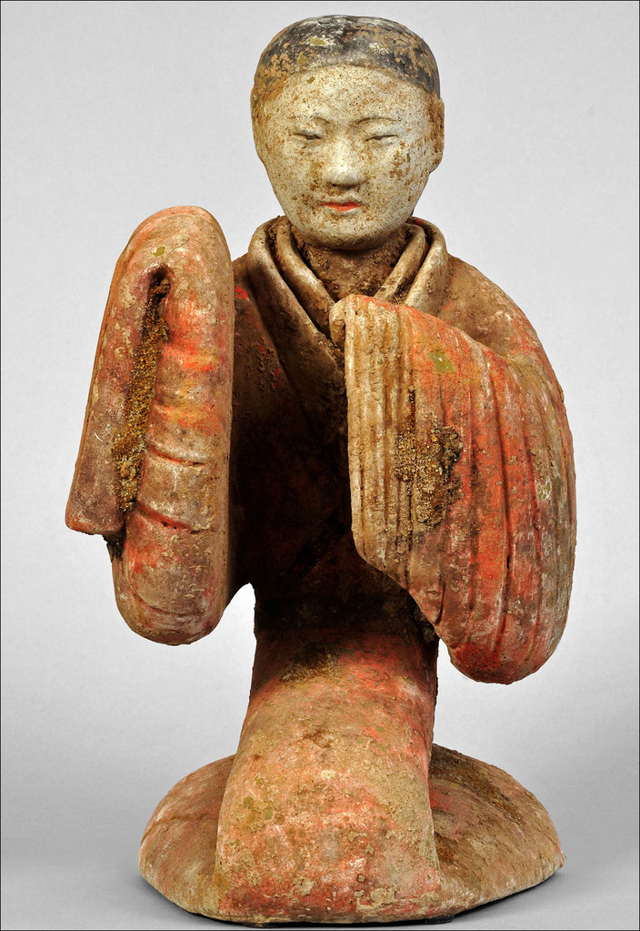 (Fake) Han Dynasty Dancer, China (supposedly 206 BC-220 AD) • Terracotta & polychromy • H. 36 cm • Private collection