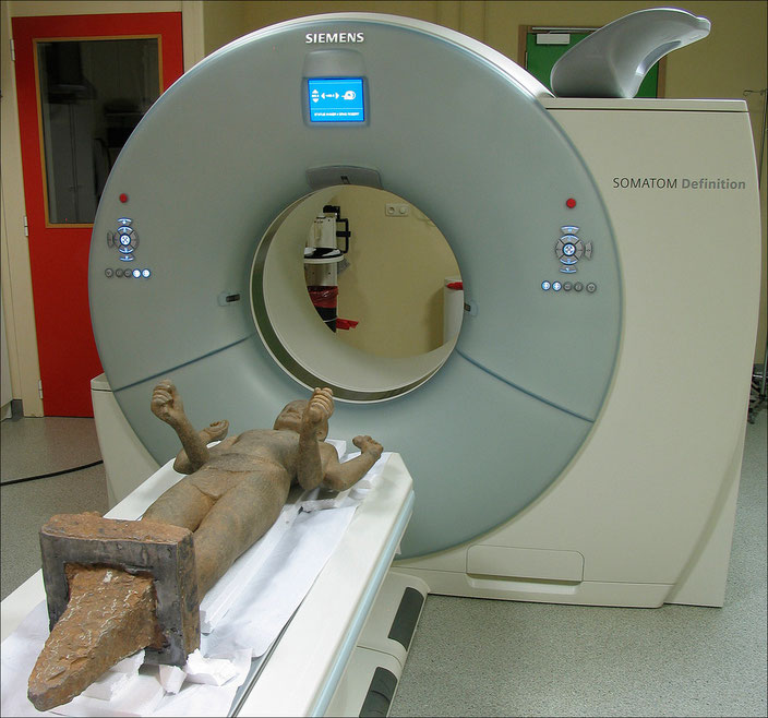 Khmer Avalokitesvara statue on the scanner table