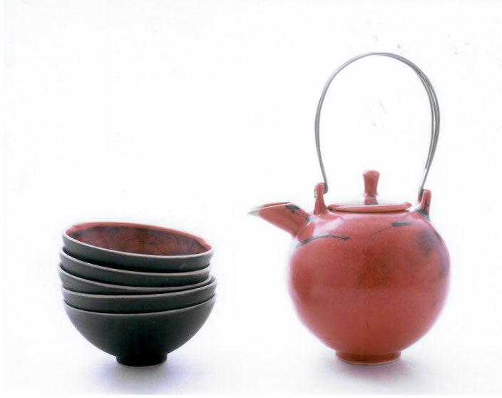 2006 tea set with silver and steel, twisted, red glaze with black craquelé, series metro collection