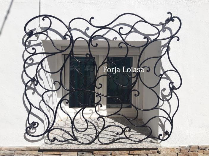Rejas de hierro para ventanas con diseño exclusivo hechas a mano en Cáceres.