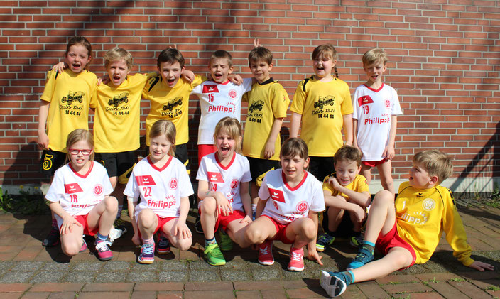 Die bestens gelaunte Hombrucher F-Jugend beim Spielfest in Nette. (Text/Foto: Verein)