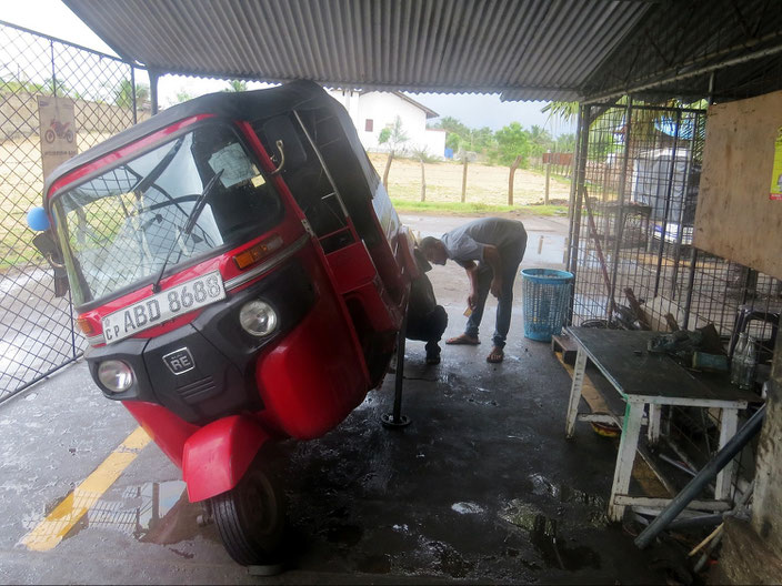 Durchsicht Tuk Tuk Sri Lanka grenzenlosunterwegs