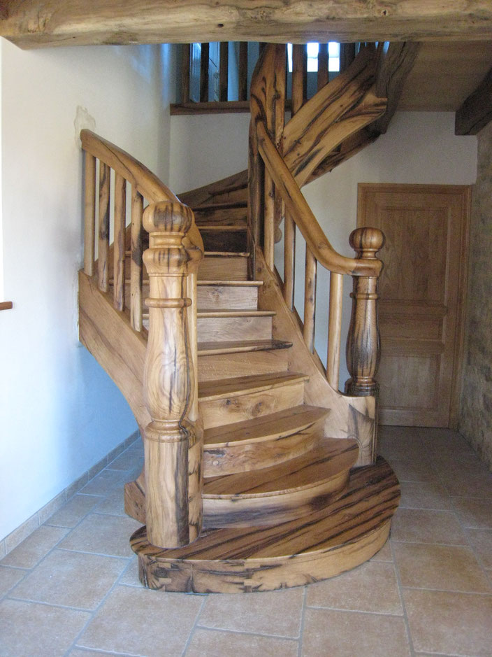 Escalier vieux chêne