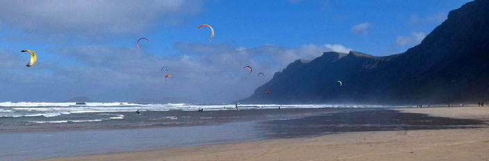 Kiter am Playa de Famara, Kite Surfer, Lanzarote