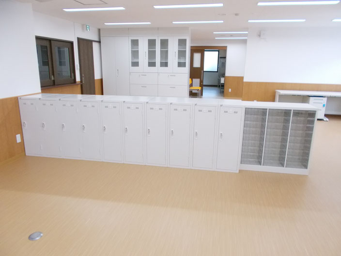 テーブル　収納　介護　介護用　  介護用品　家具　備品   チェア　ソファ　ベッド　介護ベッド　シューズボックス　食器　間仕切り家具　アクリル板　   プランニング   　提案　安い　早い　便利  楽　お届け　開梱設置　 岐阜　　各務原　美濃加茂　関　本巣　大垣　瑞穂　可児　多治見　土岐　山県　   愛知　介護施設　グループホーム　老人ホーム　デイサービス　高齢者住宅　メーカー直営　特注対応　　短納期　ユニバーサル　低価　新築　改修　改装　増床　増設  浴室　脱衣　椅子　イス