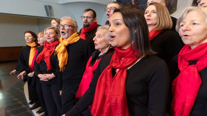 Chor am Singen in der reformierten Kirche Oerlikon.