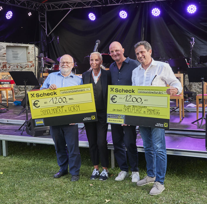 Klaus und Tina Rebernig vom Fastenzentrum Kloster Pernegg haben anlässlich einer großen Feier um finanzielle Beiträge für soziale Projekte gebeten - wir bedanken uns herzlichst, dass u.a. unser Sozialmarkt als Empfänger ausgewählt wurde :)