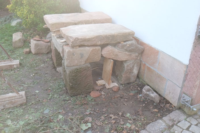 Lehmbackofen Unterbau Fundament Sandsteintisch Ofentisch