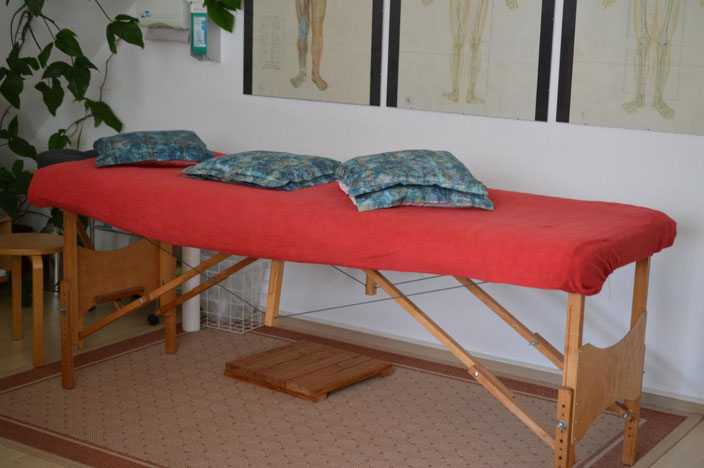 Rücken Massage Schmerztheraphie Wirbelsäule 