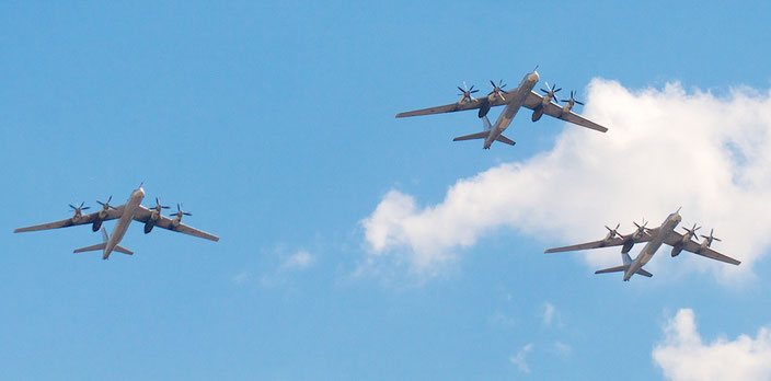 // A. Belenko bei wikimedia // August 2012 / Die Tu-95  ist auch im Zentralen Museum der Luftstreitkräfte der Russischen Föderation in Monino, ca 40 km von Moskau entfernt, zu besichtigen /