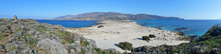 Elafonisi - Blick von der Insel über die Dünen auf das Festland.